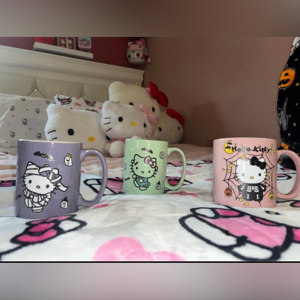 Hello kitty mugs